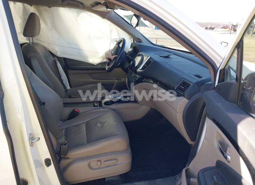 Photo 5 of 2017 Honda Pilot ELITE (VIN 5FNYF6H02HB042160)