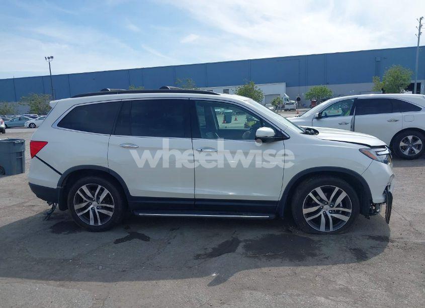 Photo 13 of 2017 Honda Pilot ELITE (VIN 5FNYF6H02HB069911)