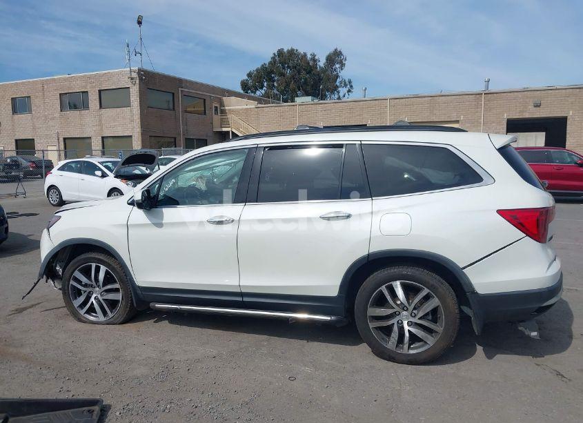 Photo 14 of 2017 Honda Pilot ELITE (VIN 5FNYF6H02HB069911)