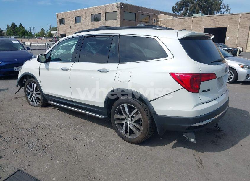 Photo 3 of 2017 Honda Pilot ELITE (VIN 5FNYF6H02HB069911)