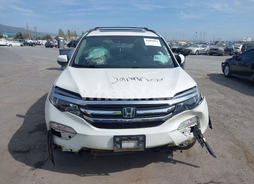 Photo 6 of 2017 Honda Pilot ELITE (VIN 5FNYF6H02HB069911)