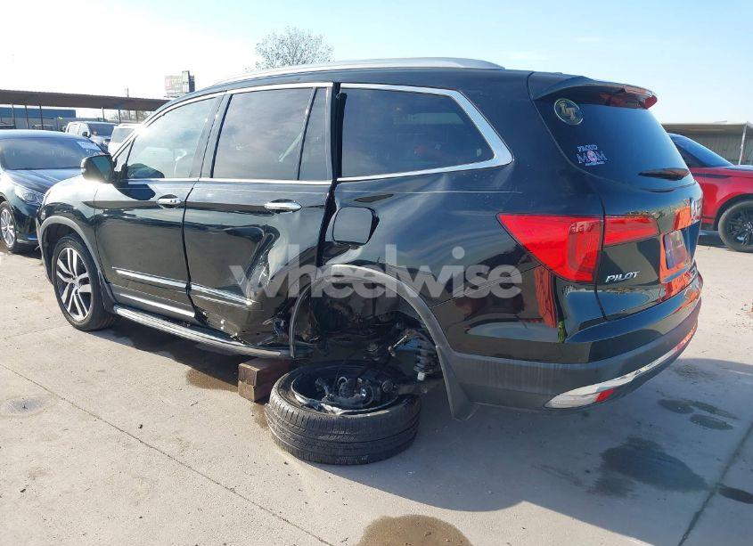 Photo 3 of 2017 Honda Pilot ELITE (VIN 5FNYF6H02HB095585)