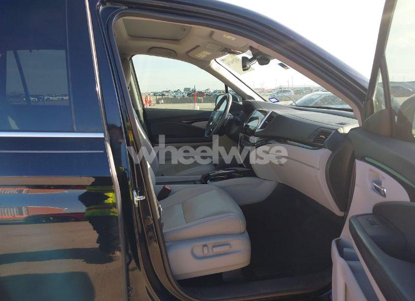 Photo 5 of 2017 Honda Pilot ELITE (VIN 5FNYF6H02HB095585)