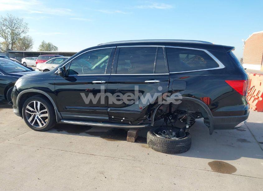 Photo 6 of 2017 Honda Pilot ELITE (VIN 5FNYF6H02HB095585)