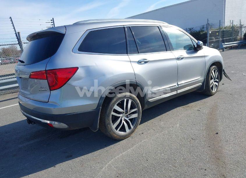 Photo 4 of 2018 Honda Pilot ELITE (VIN 5FNYF6H02JB040687)