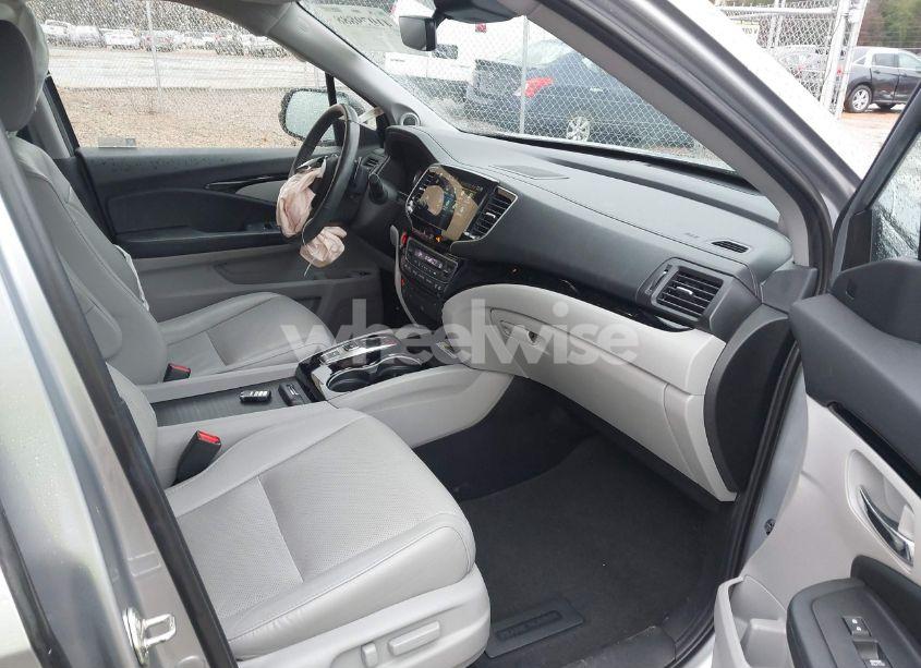 Photo 5 of 2019 Honda Pilot ELITE (VIN 5FNYF6H02KB070645)