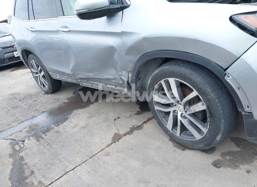 Photo 6 of 2016 Honda Pilot ELITE (VIN 5FNYF6H03GB123800)