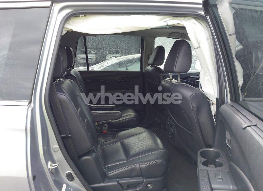 Photo 8 of 2016 Honda Pilot ELITE (VIN 5FNYF6H03GB123800)