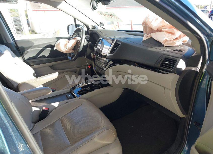 Photo 5 of 2016 Honda Pilot ELITE (VIN 5FNYF6H04GB094744)