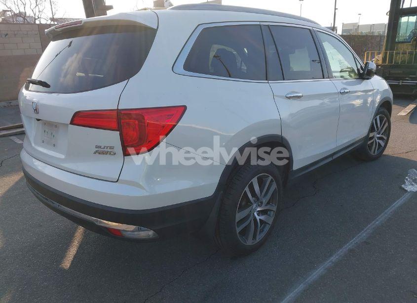 Photo 4 of 2017 Honda Pilot ELITE (VIN 5FNYF6H04HB032553)