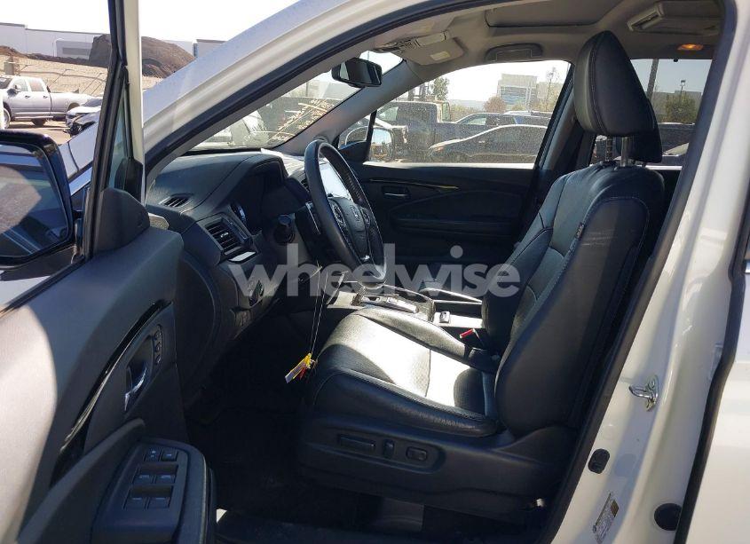 Photo 5 of 2017 Honda Pilot ELITE (VIN 5FNYF6H04HB032553)