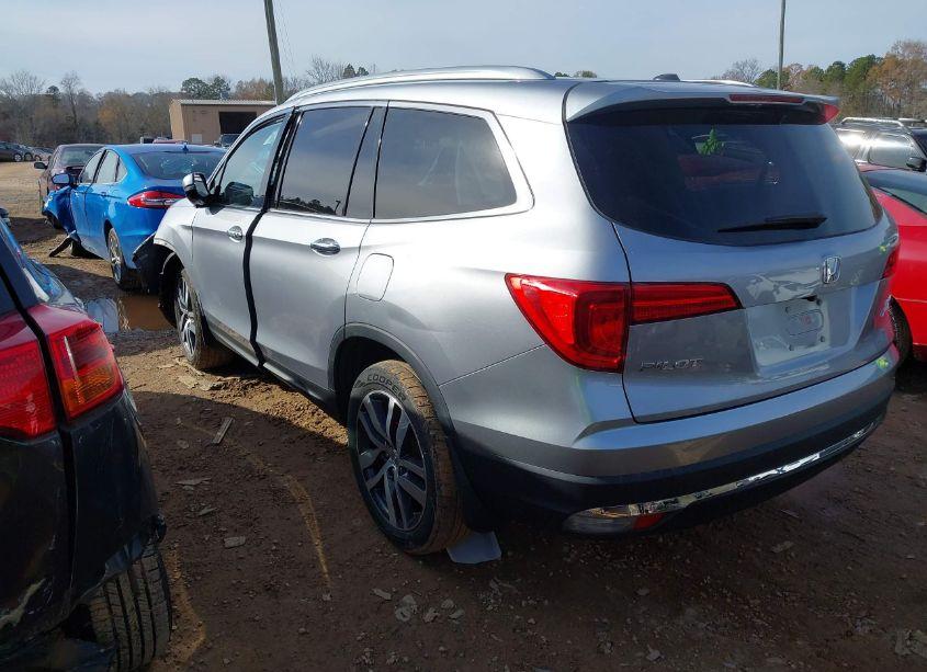 Photo 3 of 2017 Honda Pilot ELITE (VIN 5FNYF6H04HB049093)