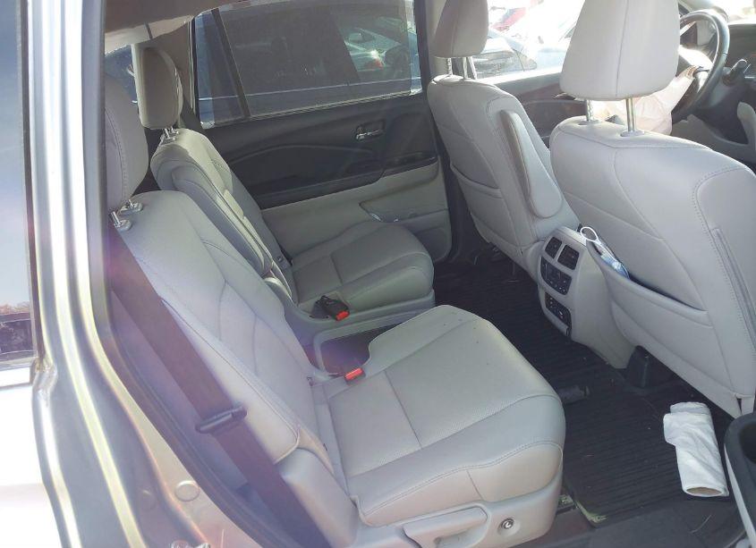 Photo 8 of 2017 Honda Pilot ELITE (VIN 5FNYF6H04HB049093)