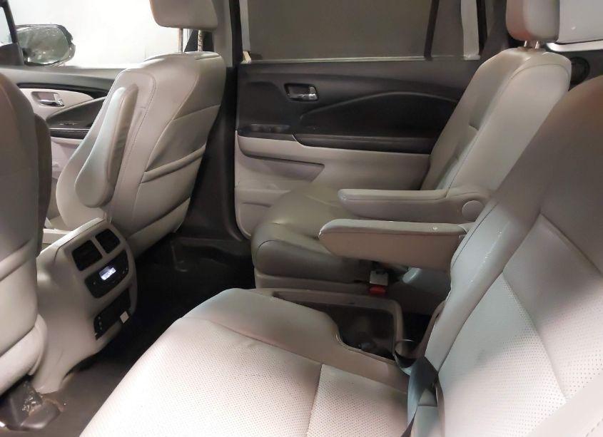 Photo 8 of 2017 Honda Pilot ELITE (VIN 5FNYF6H04HB095605)