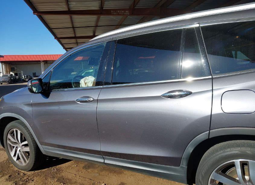 Photo 14 of 2016 Honda Pilot ELITE (VIN 5FNYF6H05GB101314)
