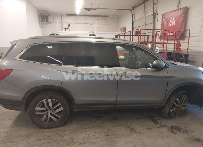 Photo 13 of 2016 Honda Pilot ELITE (VIN 5FNYF6H05GB102320)