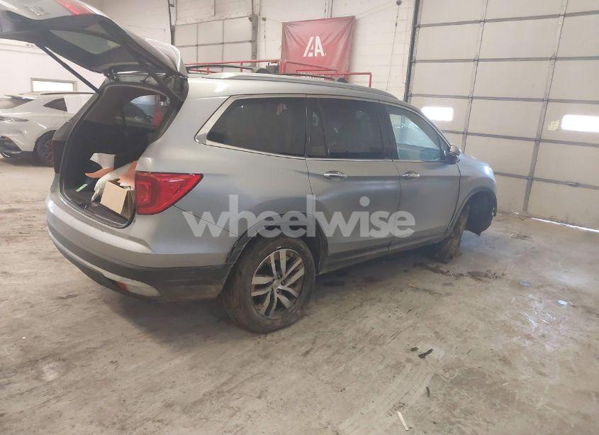 Photo 4 of 2016 Honda Pilot ELITE (VIN 5FNYF6H05GB102320)