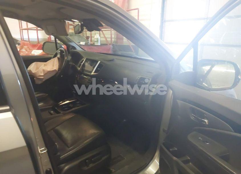 Photo 5 of 2016 Honda Pilot ELITE (VIN 5FNYF6H05GB102320)