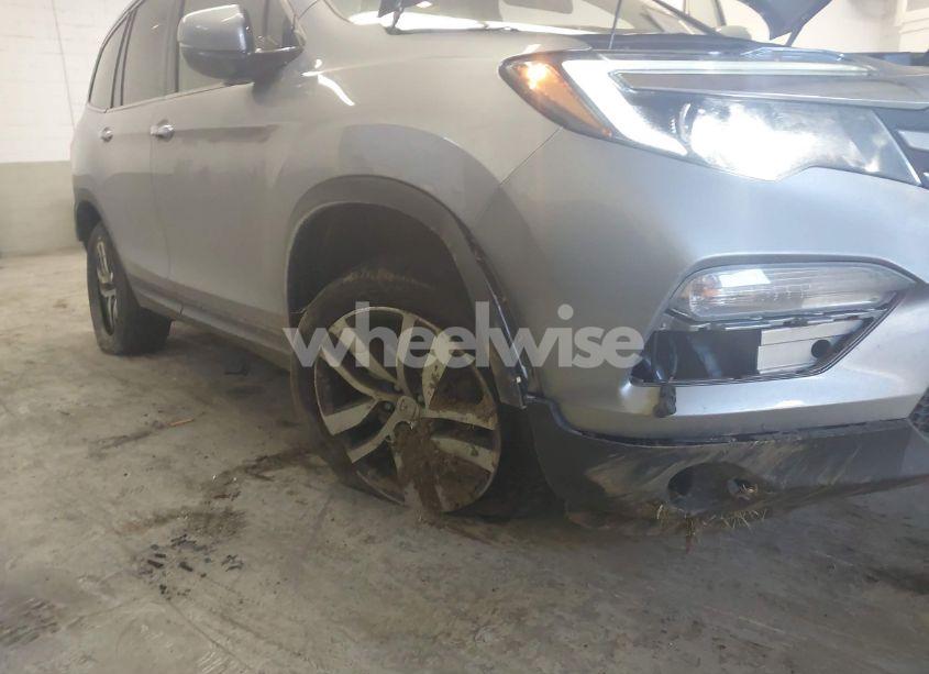 Photo 6 of 2016 Honda Pilot ELITE (VIN 5FNYF6H05GB102320)