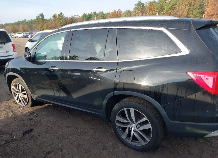 Photo 14 of 2017 Honda Pilot ELITE (VIN 5FNYF6H05HB037292)