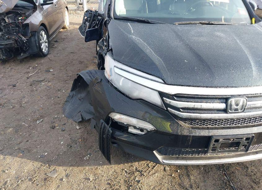 Photo 6 of 2017 Honda Pilot ELITE (VIN 5FNYF6H05HB037292)