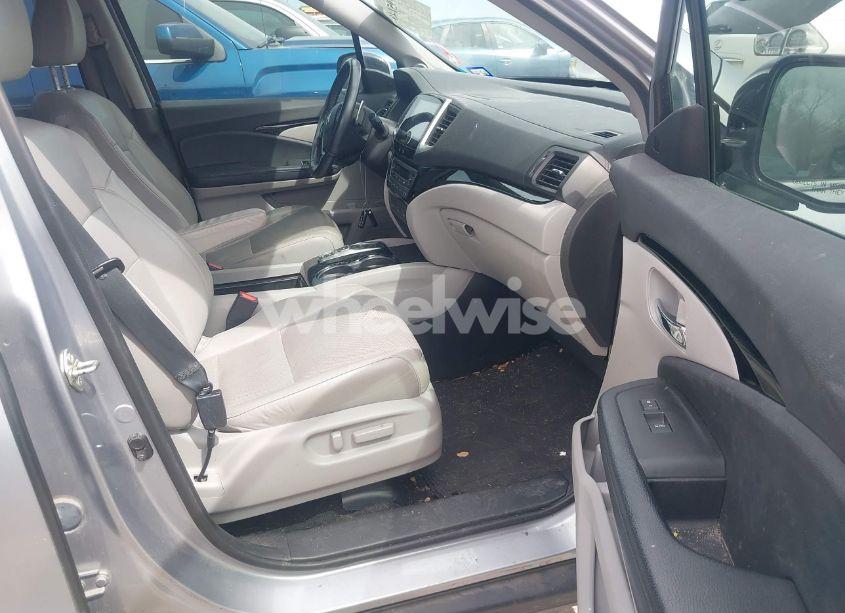 Photo 5 of 2017 Honda Pilot ELITE (VIN 5FNYF6H05HB049099)