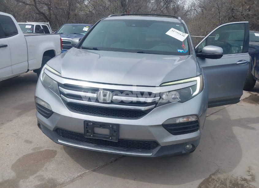 Photo 6 of 2017 Honda Pilot ELITE (VIN 5FNYF6H05HB049099)