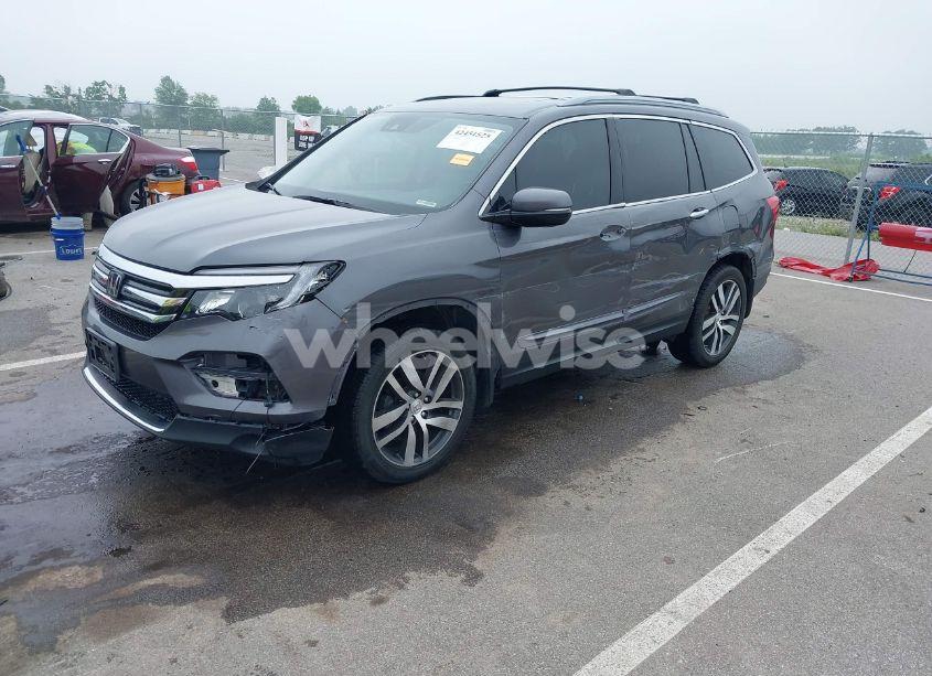 Photo 2 of 2017 Honda Pilot ELITE (VIN 5FNYF6H06HB020680)