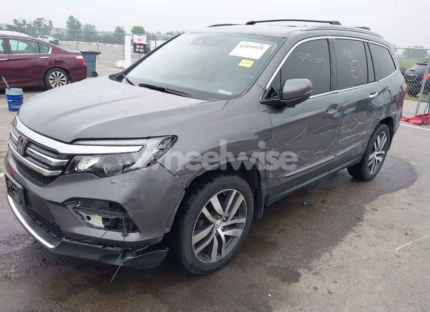 Photo 6 of 2017 Honda Pilot ELITE (VIN 5FNYF6H06HB020680)