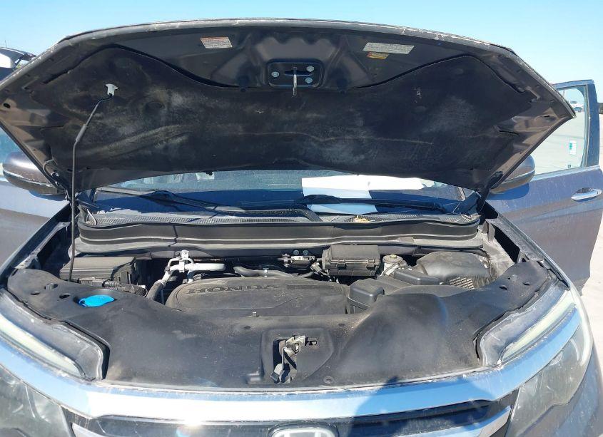 Photo 10 of 2017 Honda Pilot ELITE (VIN 5FNYF6H06HB103994)