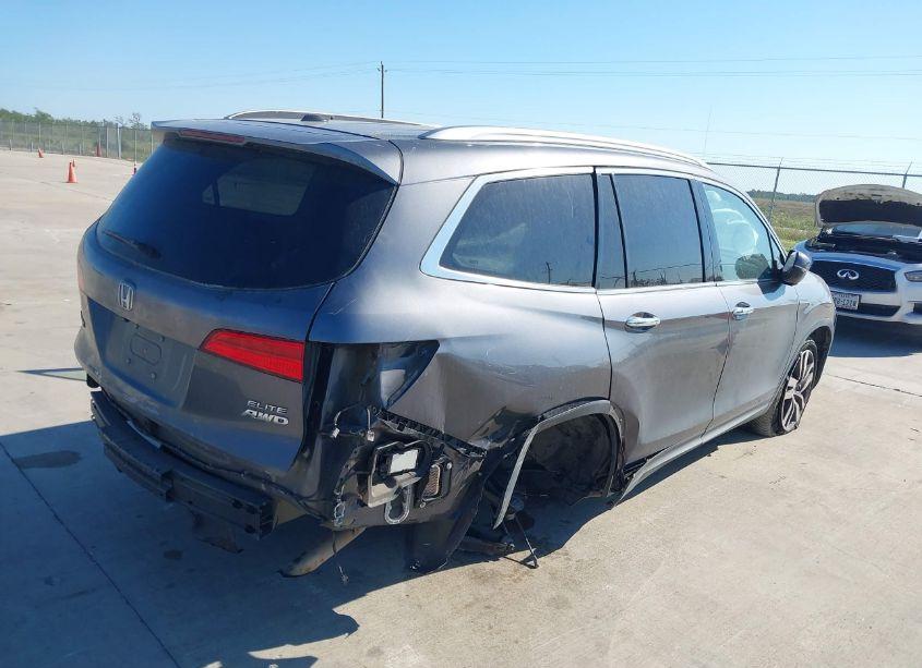 Photo 4 of 2017 Honda Pilot ELITE (VIN 5FNYF6H06HB103994)