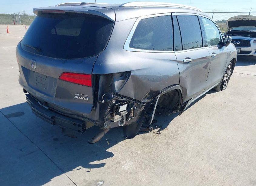 Photo 6 of 2017 Honda Pilot ELITE (VIN 5FNYF6H06HB103994)