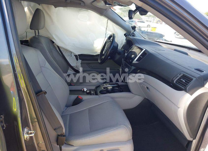 Photo 5 of 2016 Honda Pilot ELITE (VIN 5FNYF6H07GB093541)