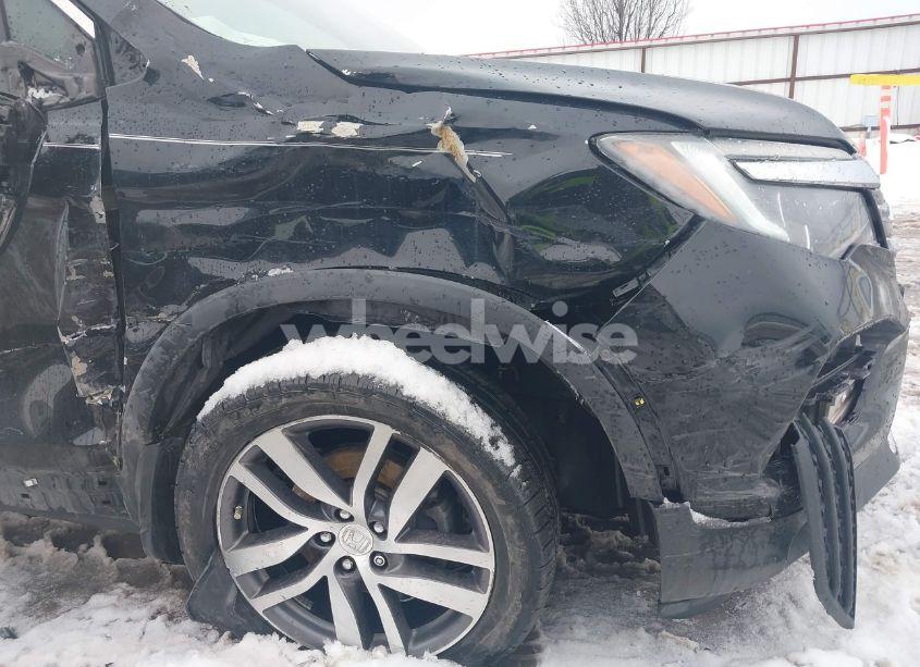 Photo 6 of 2017 Honda Pilot ELITE (VIN 5FNYF6H07HB013155)