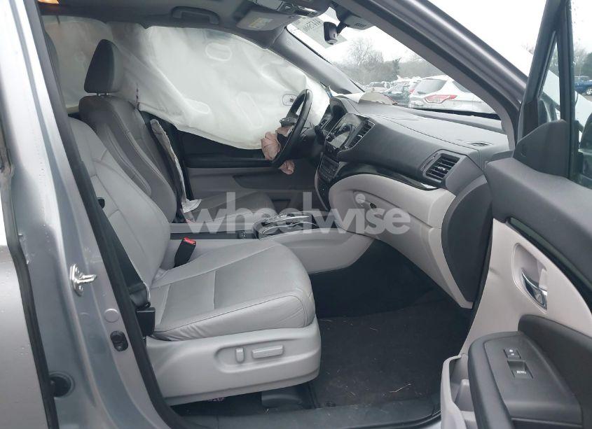 Photo 5 of 2019 Honda Pilot ELITE (VIN 5FNYF6H07KB005483)