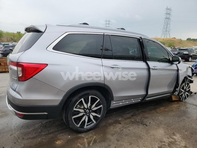 Photo 3 of 2019 HONDA PILOT ELITE (VIN 5FNYF6H07KB095430)