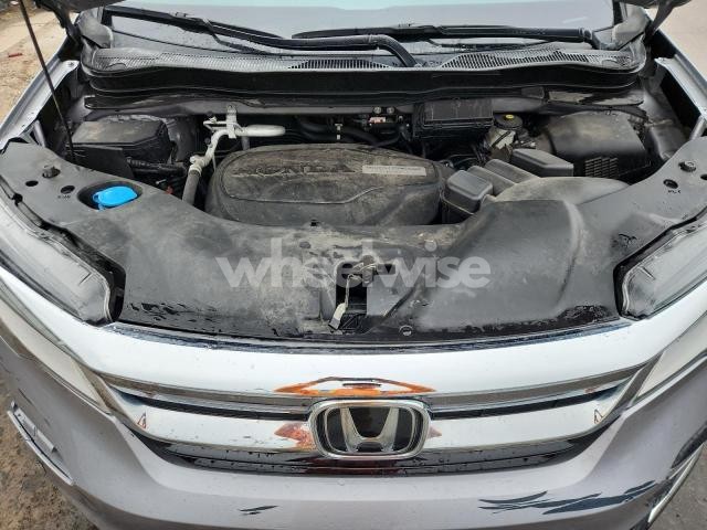 Photo 8 of 2019 HONDA PILOT ELITE (VIN 5FNYF6H07KB095430)