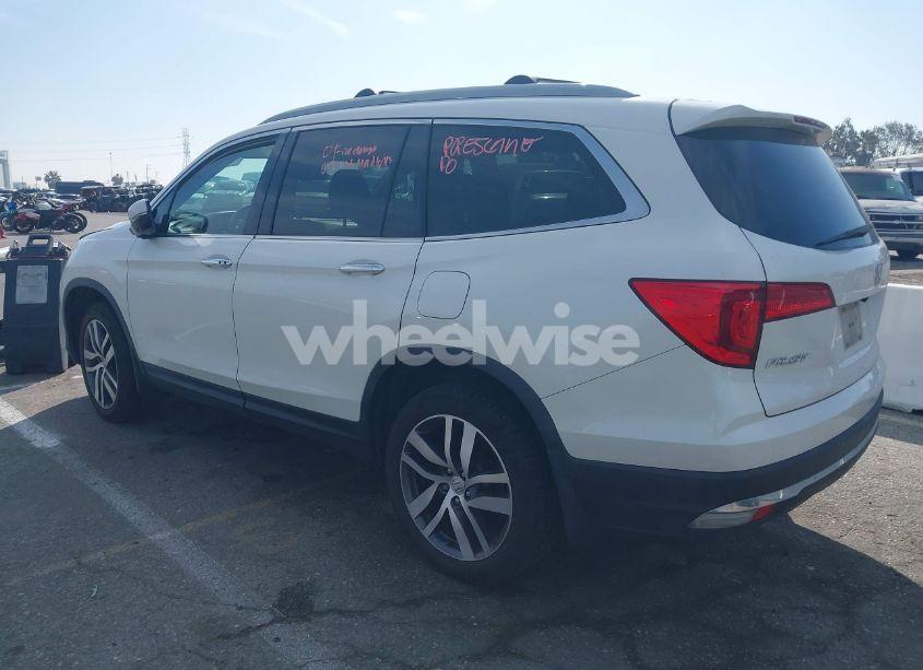 Photo 3 of 2016 Honda Pilot ELITE (VIN 5FNYF6H08GB100464)