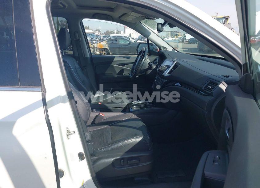 Photo 5 of 2016 Honda Pilot ELITE (VIN 5FNYF6H08GB100464)