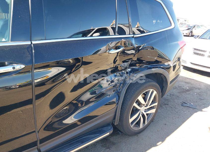 Photo 6 of 2017 Honda Pilot ELITE (VIN 5FNYF6H08HB001161)