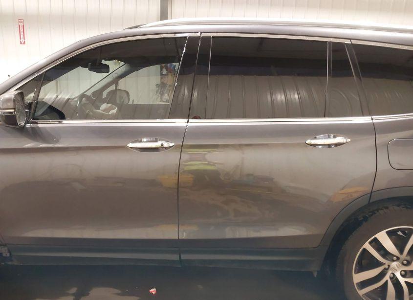 Photo 15 of 2017 Honda Pilot ELITE (VIN 5FNYF6H08HB035455)