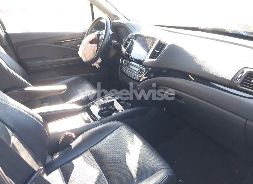 Photo 5 of 2017 Honda Pilot ELITE (VIN 5FNYF6H08HB072957)