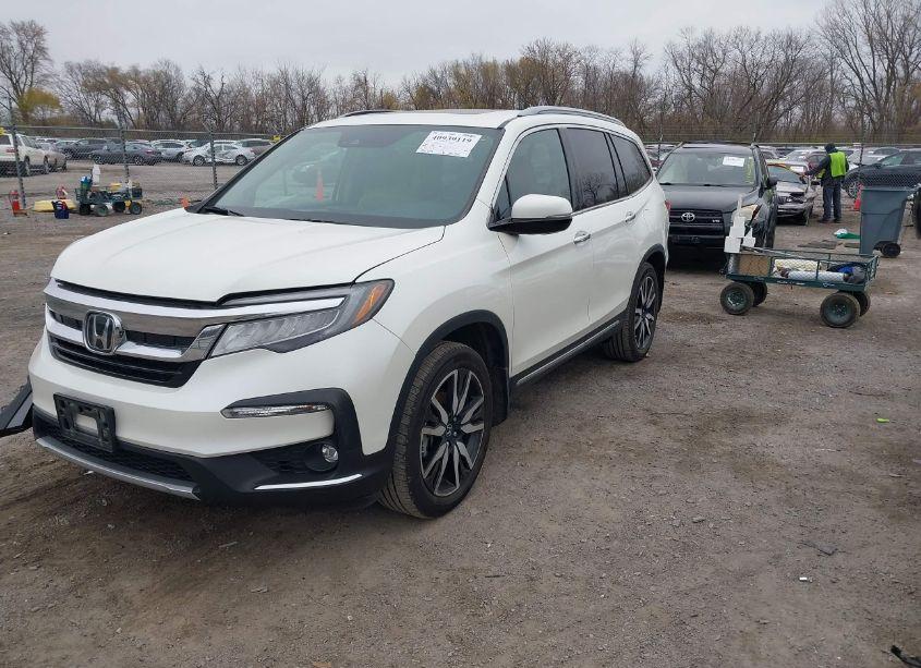 Photo 2 of 2019 Honda Pilot ELITE (VIN 5FNYF6H09KB026688)
