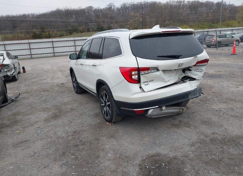 Photo 3 of 2019 Honda Pilot ELITE (VIN 5FNYF6H09KB026688)