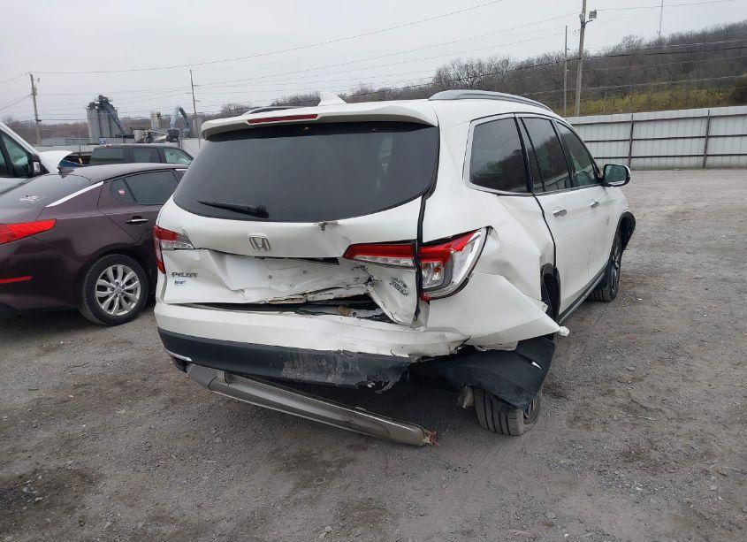 Photo 4 of 2019 Honda Pilot ELITE (VIN 5FNYF6H09KB026688)