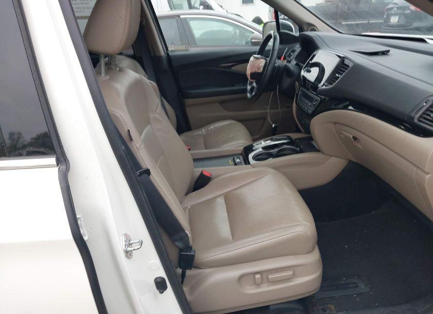 Photo 5 of 2019 Honda Pilot ELITE (VIN 5FNYF6H09KB026688)