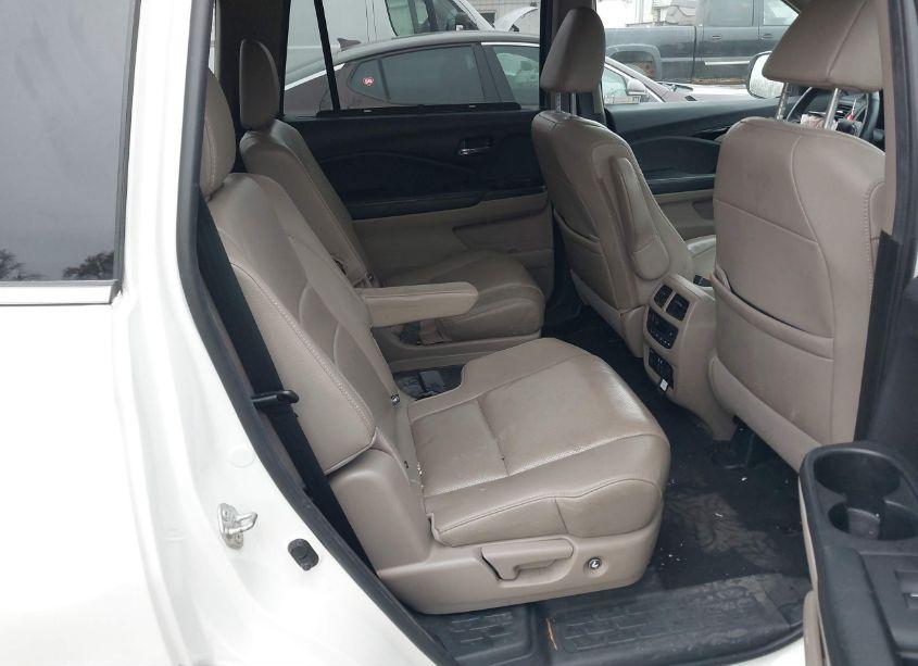 Photo 8 of 2019 Honda Pilot ELITE (VIN 5FNYF6H09KB026688)