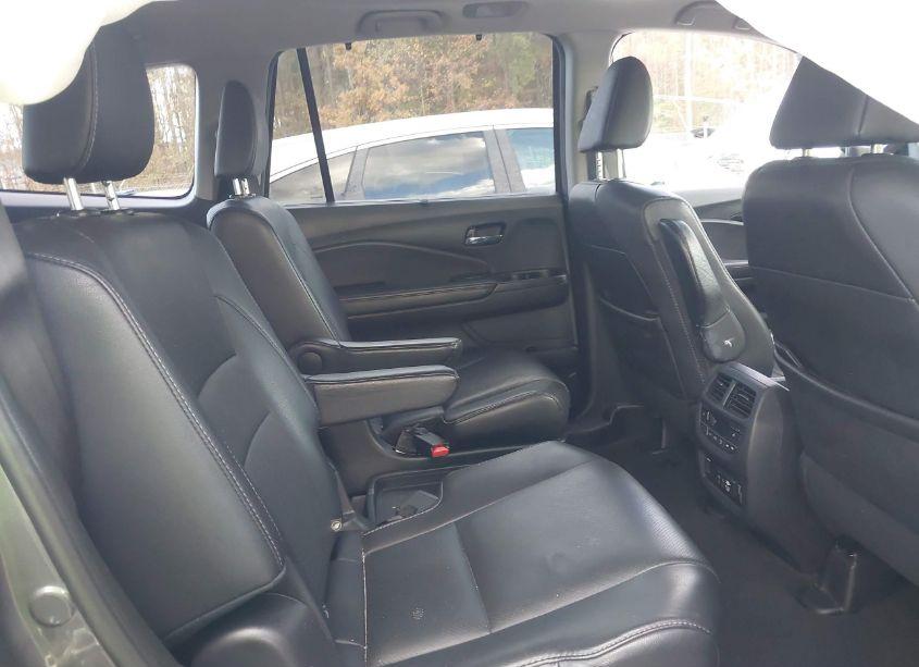 Photo 8 of 2019 Honda Pilot ELITE (VIN 5FNYF6H09KB062252)