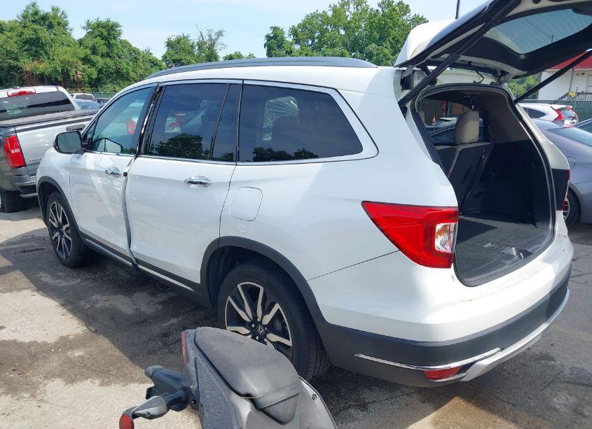 Photo 3 of 2021 Honda Pilot AWD ELITE (VIN 5FNYF6H09MB000577)
