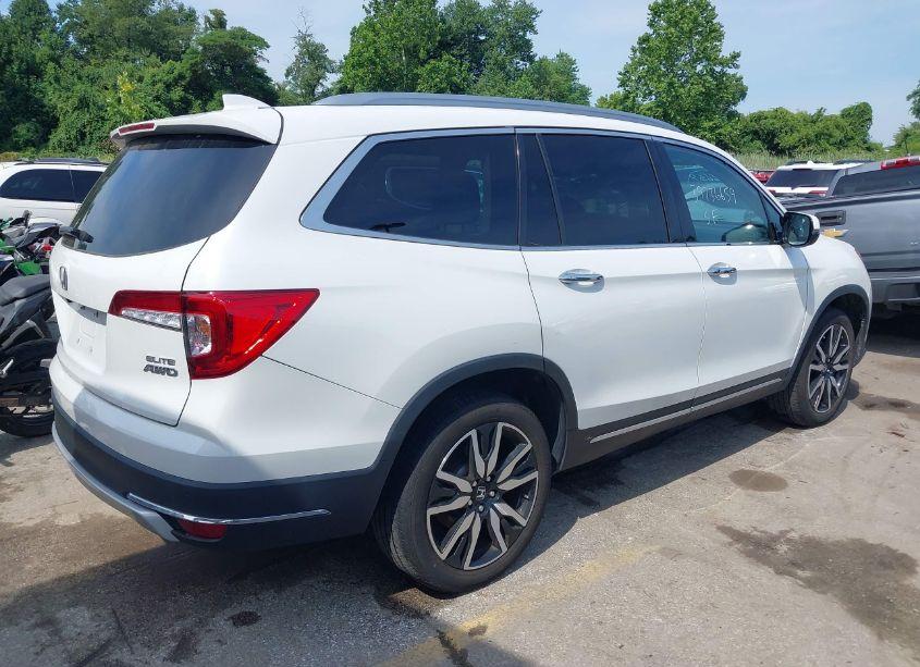Photo 4 of 2021 Honda Pilot AWD ELITE (VIN 5FNYF6H09MB000577)